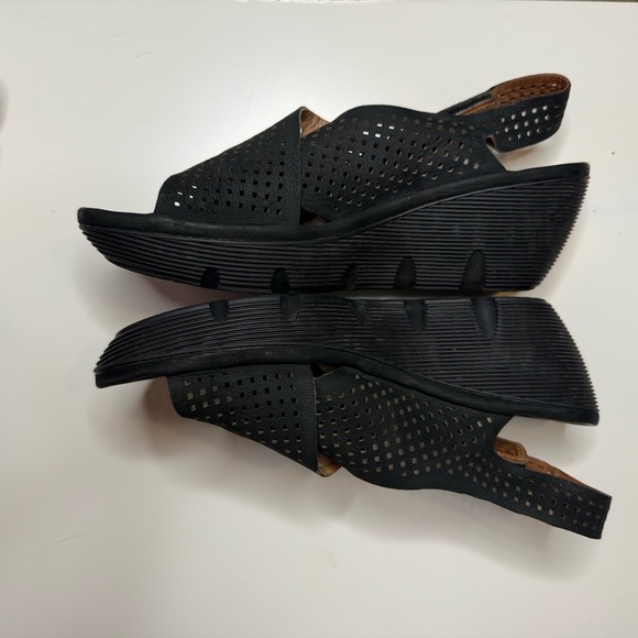 Clarks Black Perforated Women Wedge Sandals Size 8 GUC, see photos for wear - Picture 2 of 8